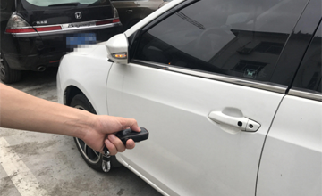 汽車無損壞開鎖多少錢？